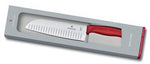 Couteau Santoku Victorinox SwissClassic rouge lame alvéolée 17cm