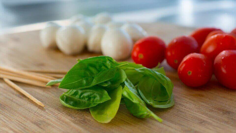 Comment ciseler des feuilles de basilic frais ?