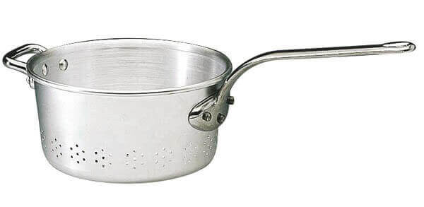 Passoire à queue professionnelle MATFER aluminium 24cm avec anse