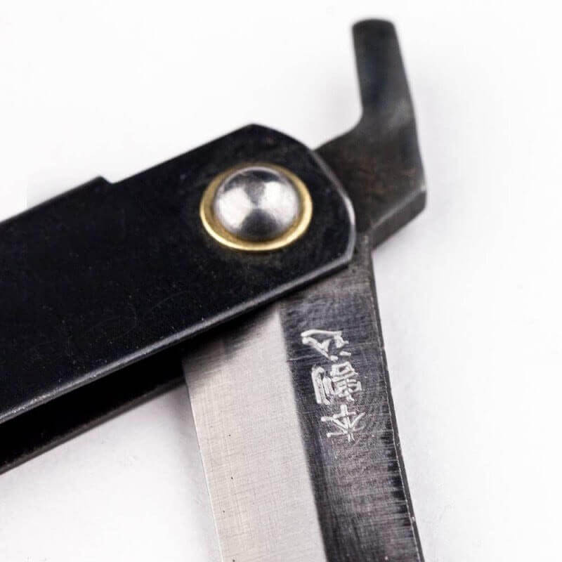 Couteau pliant Higonokami 670 acier carbone manche noir gravé 12cm en acier