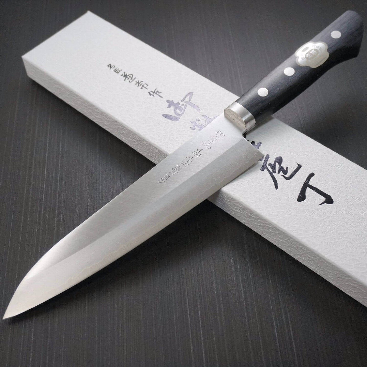 Couteau de chef japonais Japan Kanetsune 18cm acier VG10