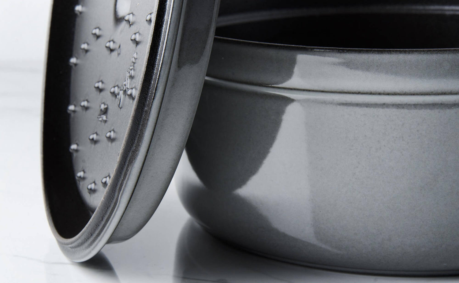 Cocotte ronde en fonte émaillée STAUB gris graphite