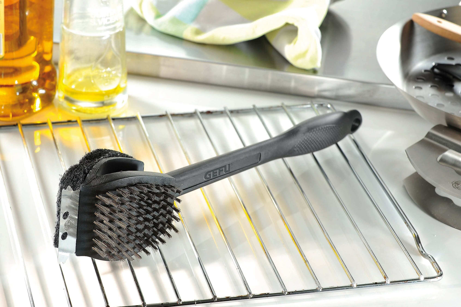 Brosse de nettoyage 3 en 1 pour barbecue Gefu BBQ