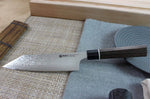 Couteau santoku japonais Kanetsugu Zuiun acier SPG2 damas 18cm