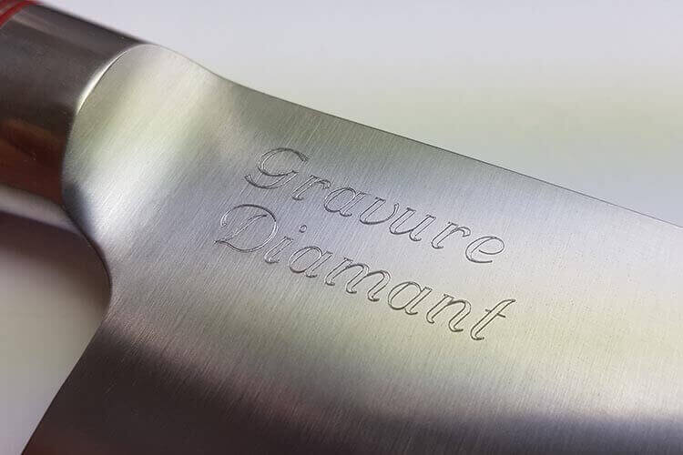 Gravure diamant personnalisée sur lame