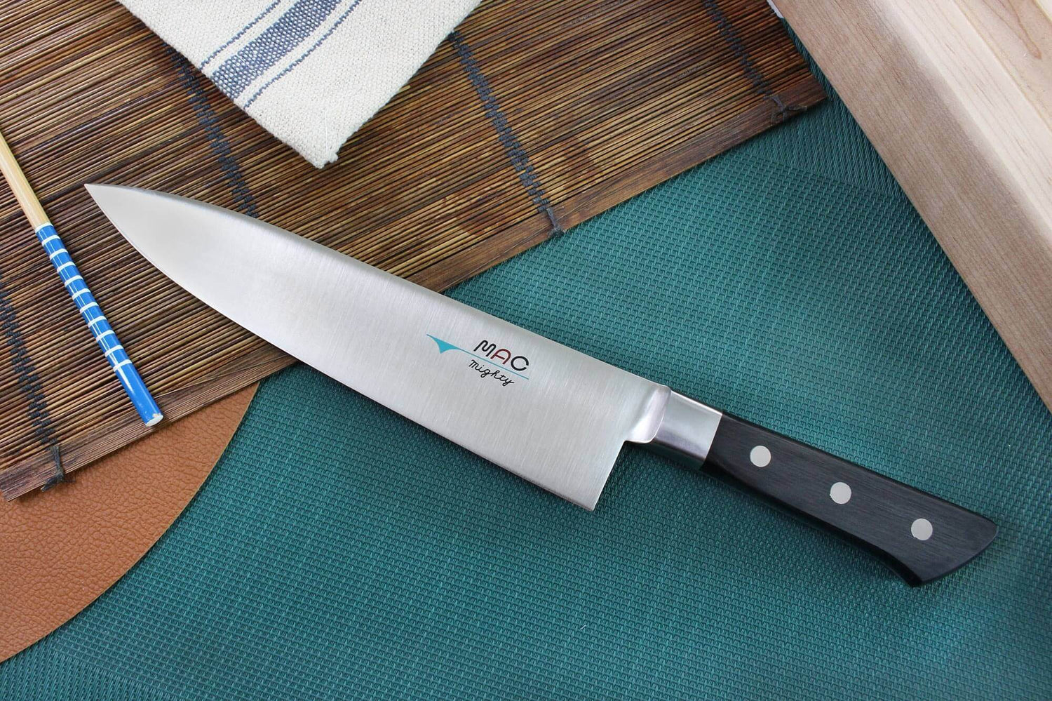 Couteau de chef japonais MAC Professional 22cm