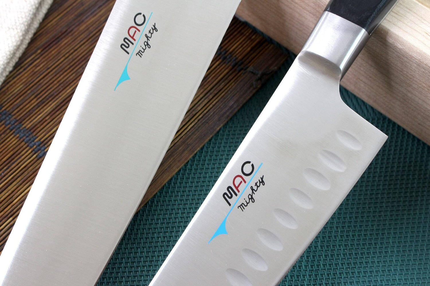 Coffret de 3 couteaux japonais MAC Professional office + chef alvéolé 20cm + chef 24cm