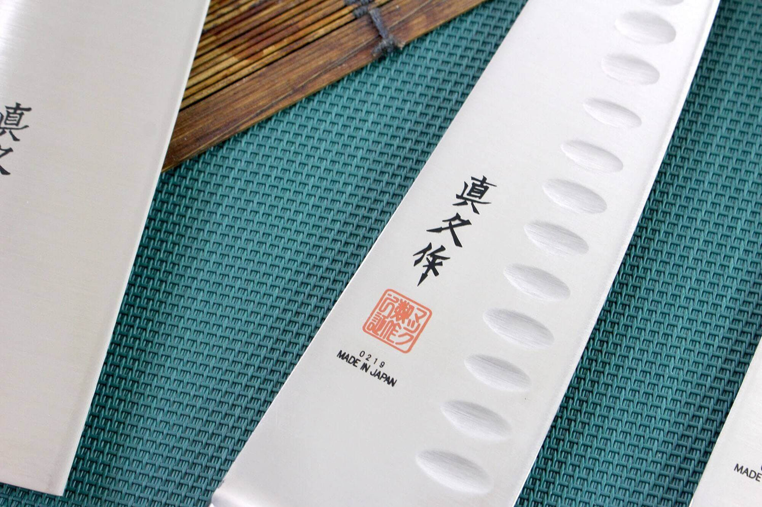 Coffret de 3 couteaux japonais MAC Professional office + chef alvéolé 20cm + chef 24cm