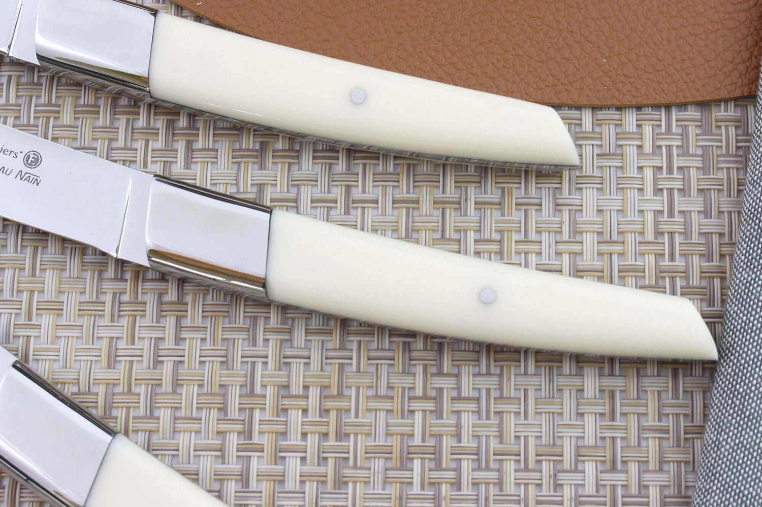 Coffret de table AU NAIN UP 6 couteaux à steak 11cm - Ivoire