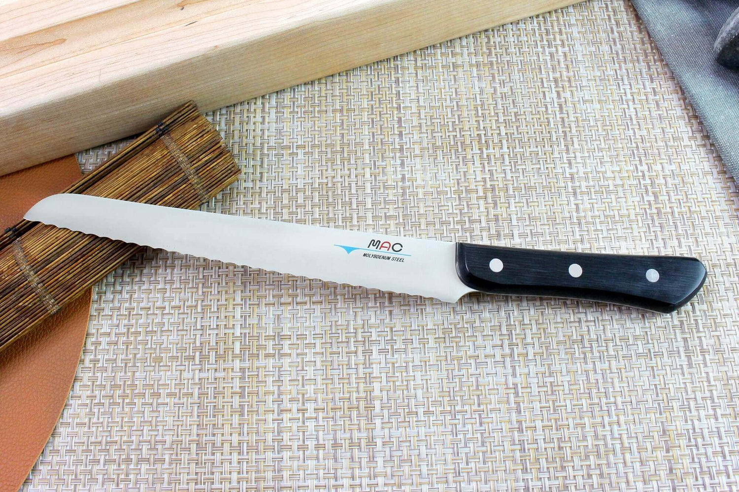 Couteau à pain japonais MAC Chef lame dentelée 22cm