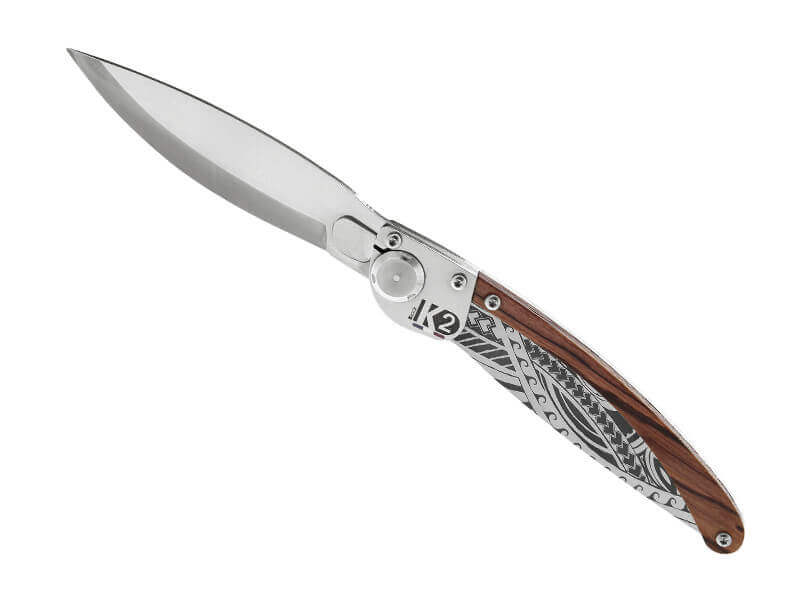 Couteau pliant K2.04M manche bois de violette et acier décor art polynésien 11,5cm