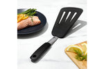 Spatule flexible ajourée OXO en silicone
