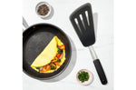 Spatule flexible ajourée OXO en silicone