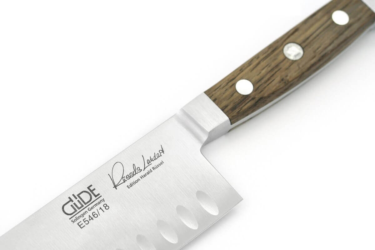 Couteau santoku alvéolé Güde Alpha Chêne 18cm en acier forgé
