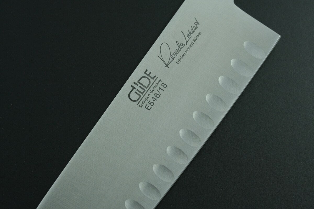 Couteau santoku alvéolé Güde Alpha Chêne 18cm en acier forgé