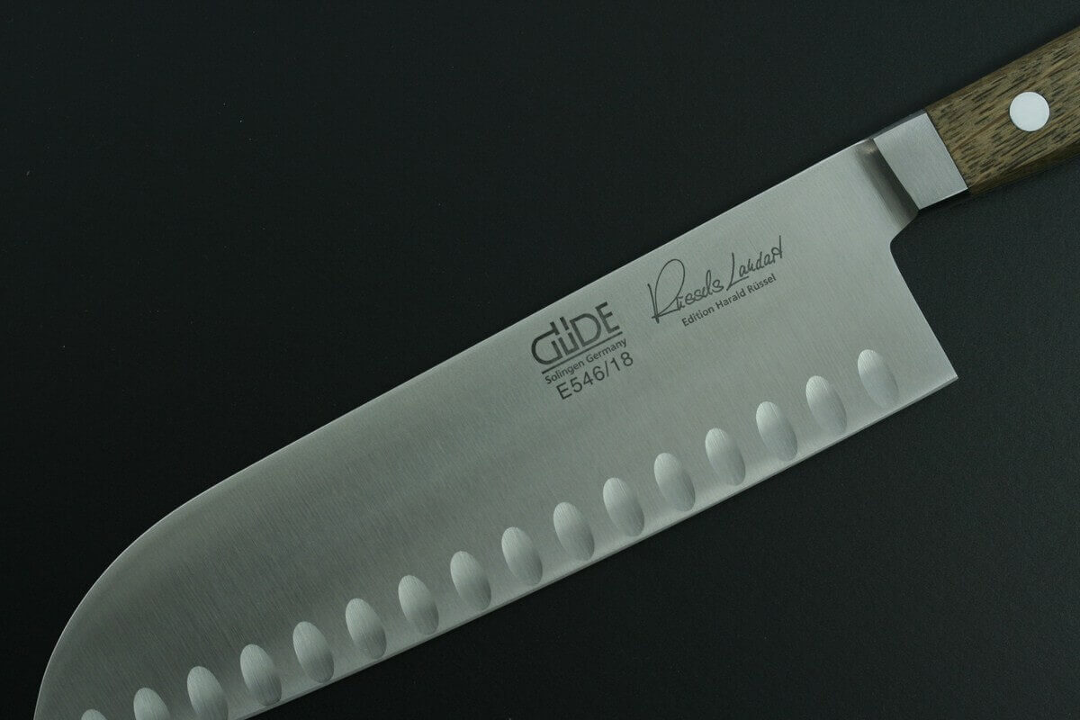 Couteau santoku alvéolé Güde Alpha Chêne 18cm en acier forgé