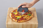 Roulette à pizza Joseph Joseph Disc gris et rouge