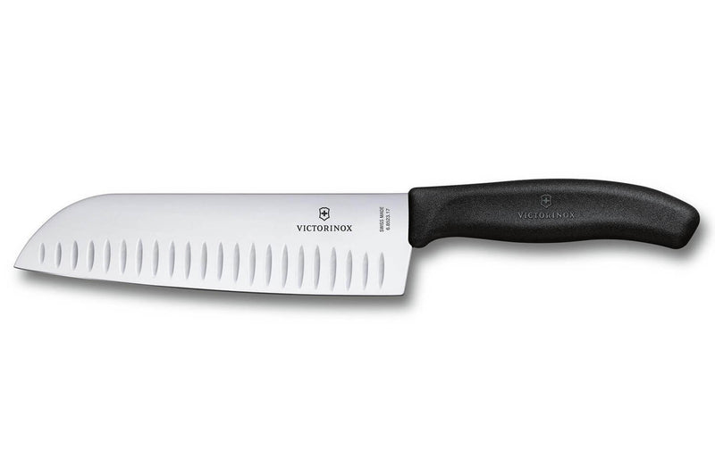 Couteau santoku alvéolé Victorinox SwissClassic 17cm noir sur carte