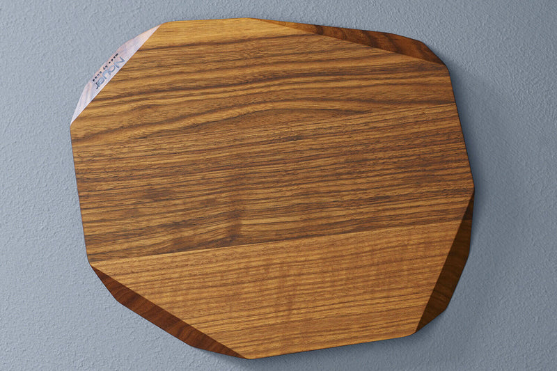 Planche à découper artisanale haut de gamme Noyer asymétrique