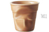 Tasse Revol Cappuccino Froissé 18cl en porcelaine Terre de Sienne