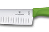 Couteau Santoku lame alvéolée inox 17cm manche vert Victorinox 6.8526.17L4