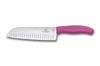 Couteau Santoku lame alvéolée inox 17cm manche rose Victorinox 6.8526.17L5