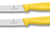 2 couteaux de table Victorinox jaunes lames crantées 11cm bout rond