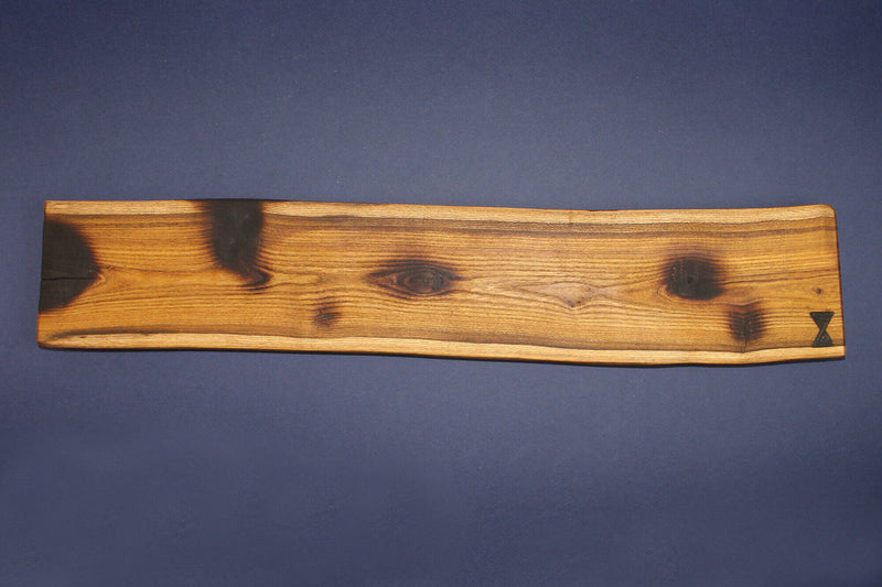 Barre aimantée artisanale Essences Creations en bois de cytise brûlé Shu Sugi Ban 48cm modèle 1