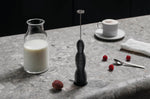 Mousseur à lait électrique Alessi Pulcina design par Michele De Lucchi - Noir