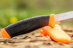 Couteau Mora Companion 11824 lame inox 10,4cm manche caoutchouc noir/orange + étui