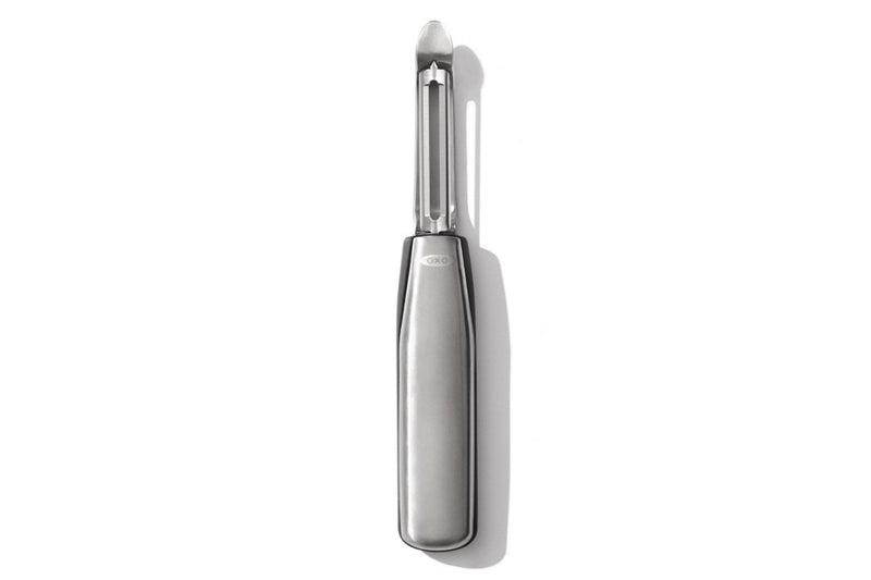 Éplucheur à légumes OXO Steel oscillant manche en inox et santoprène