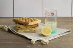 Verre doseur Pebbly en verre borosilicate et base en silicone - 200ml