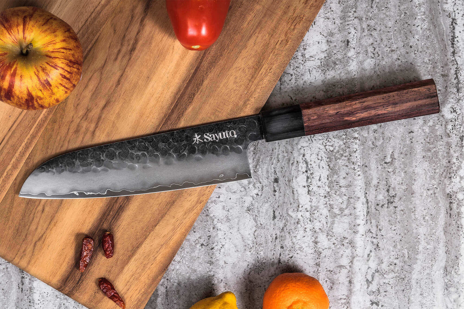 Couteau santoku Sayuto Séquoia San Mai martelé 18cm