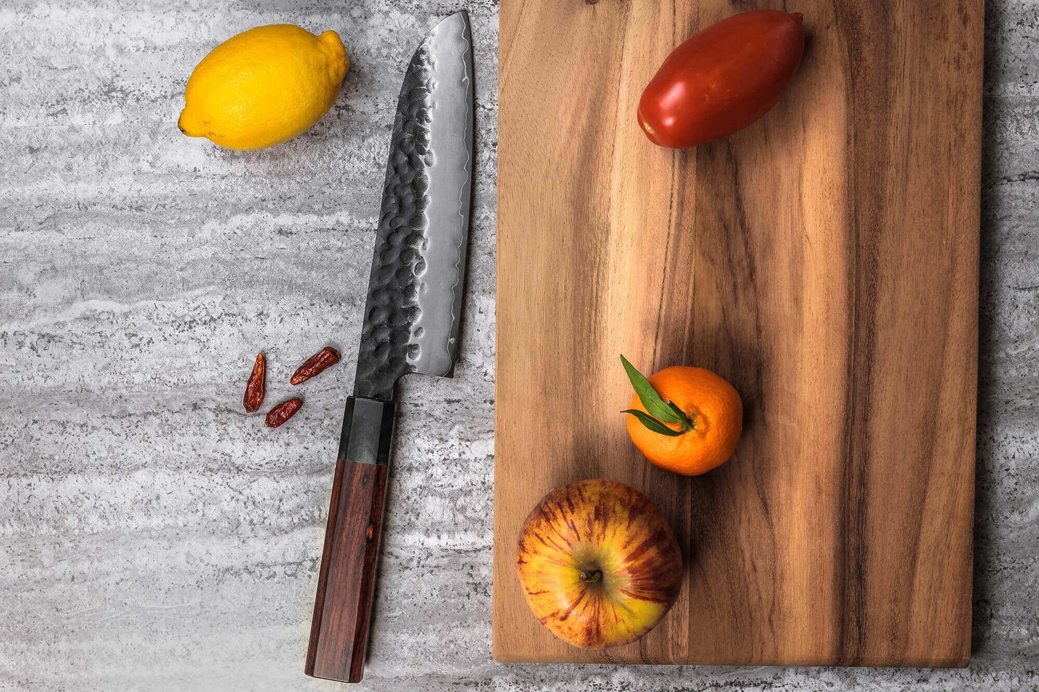 Couteau santoku Sayuto Séquoia San Mai martelé 18cm