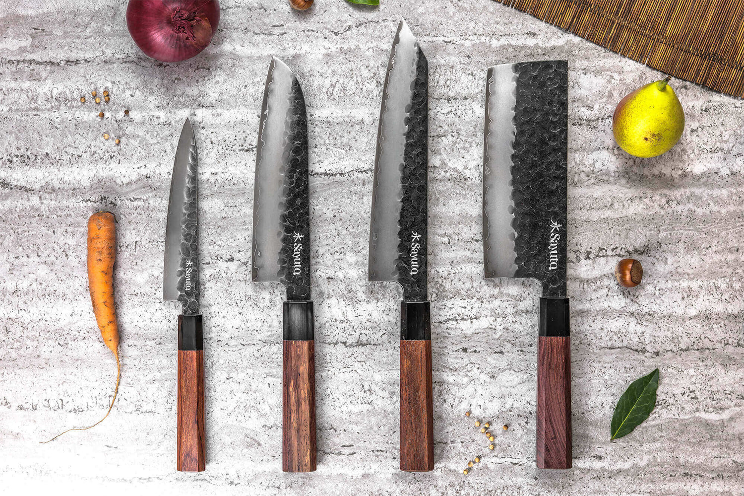 Couteau nakiri Sayuto Séquoia San Mai martelé 17cm