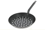 Poêle à marrons perforée De Buyer 5490.28 28cm en tôle d'acier bleuie pour cuisson sur braise