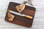 Planche à découper Wusaki en bois de noyer avec rigole - 40 x 30 x 1,9 cm