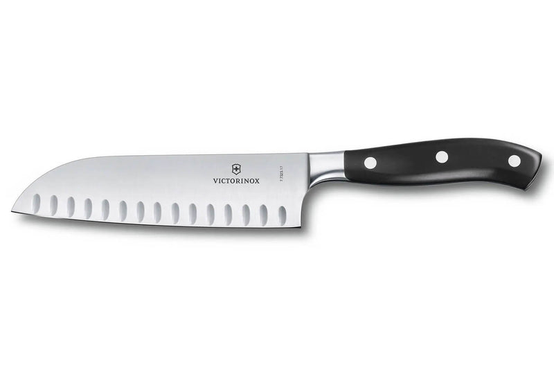 Couteau Santoku alvéolé Victorinox Grand Maître forgé 17cm