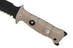 Couteau de survie Wildsteer Tork lame noire semi-dentée 13,3cm manche Tactiprène marron avec brise-vitre + étui + pierre à feu