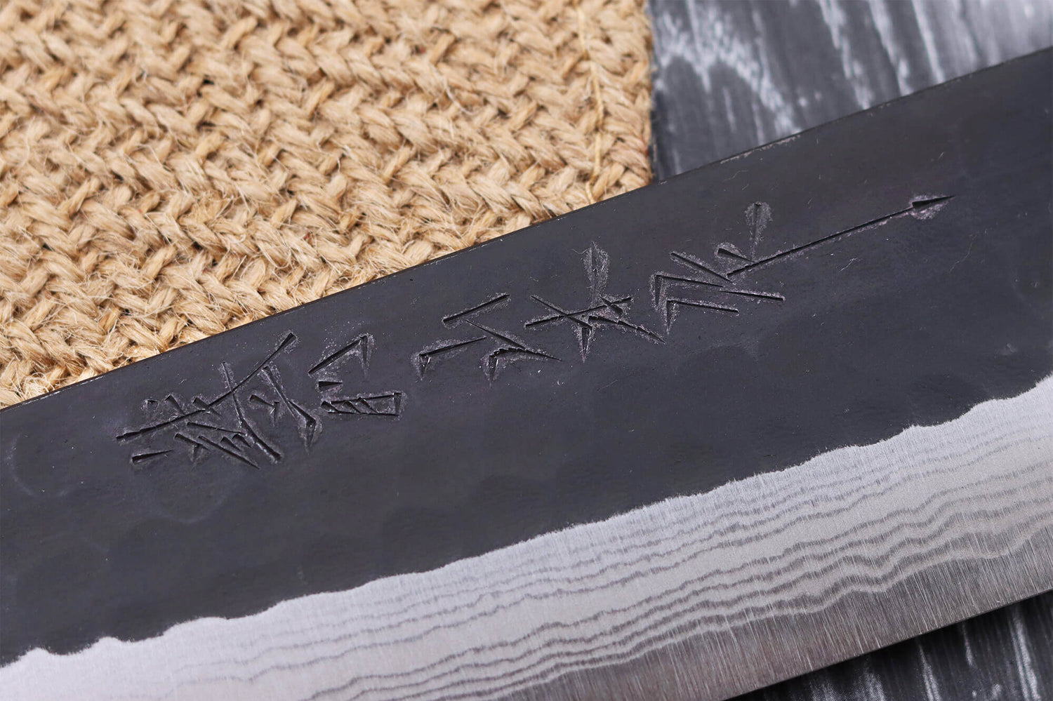 Couteau santoku japonais artisanal Nao Yamamoto Damas AS brut de forge 16,5cm