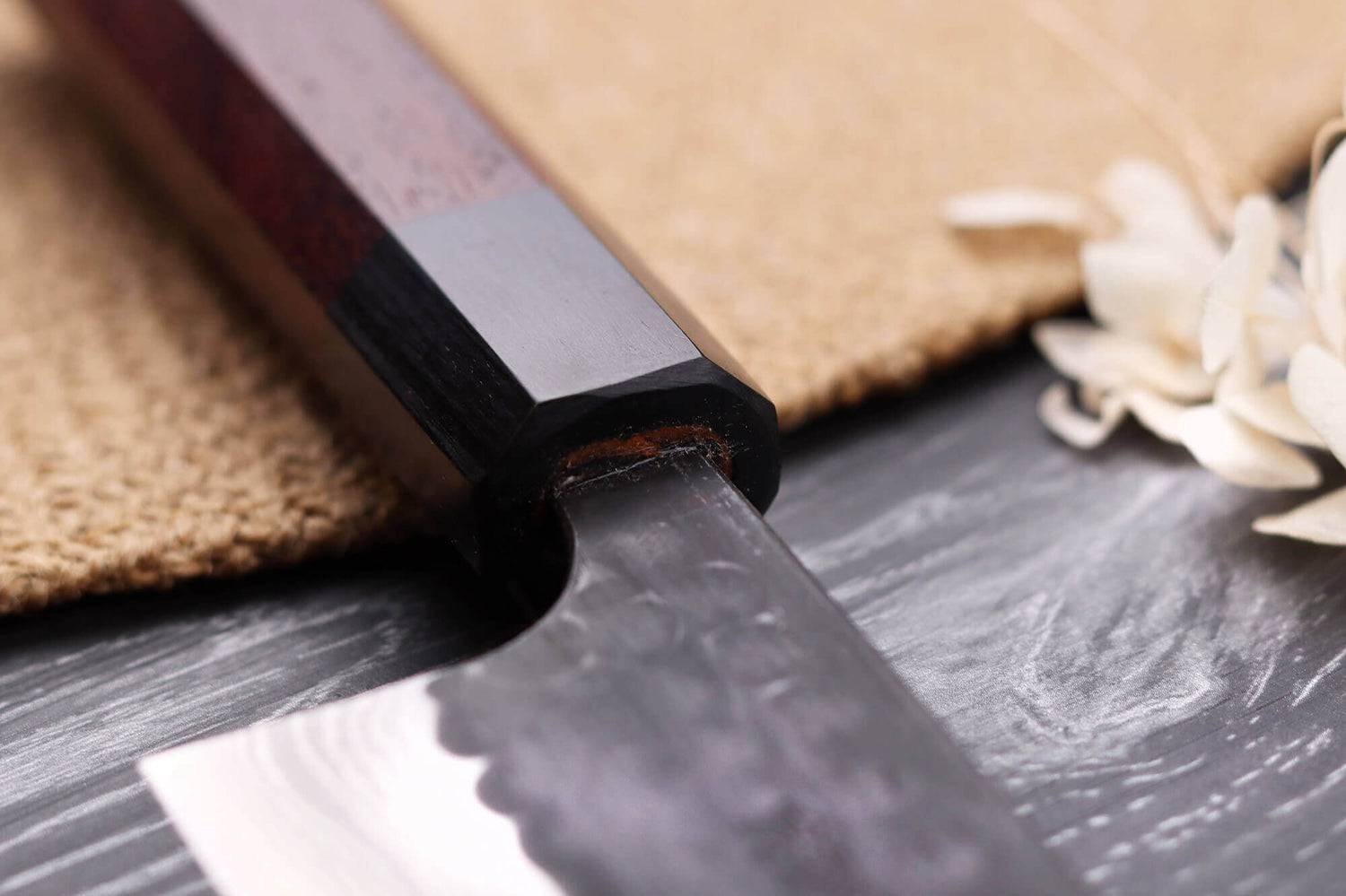 Couteau santoku japonais artisanal Nao Yamamoto Damas AS brut de forge 16,5cm
