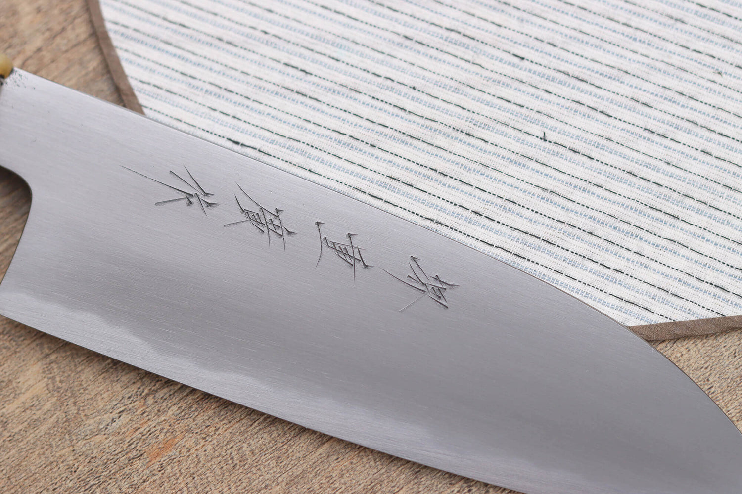 Couteau santoku japonais artisanal Kasahara Shigehiro forgé par Yoshikazu Ikeda 16,5cm