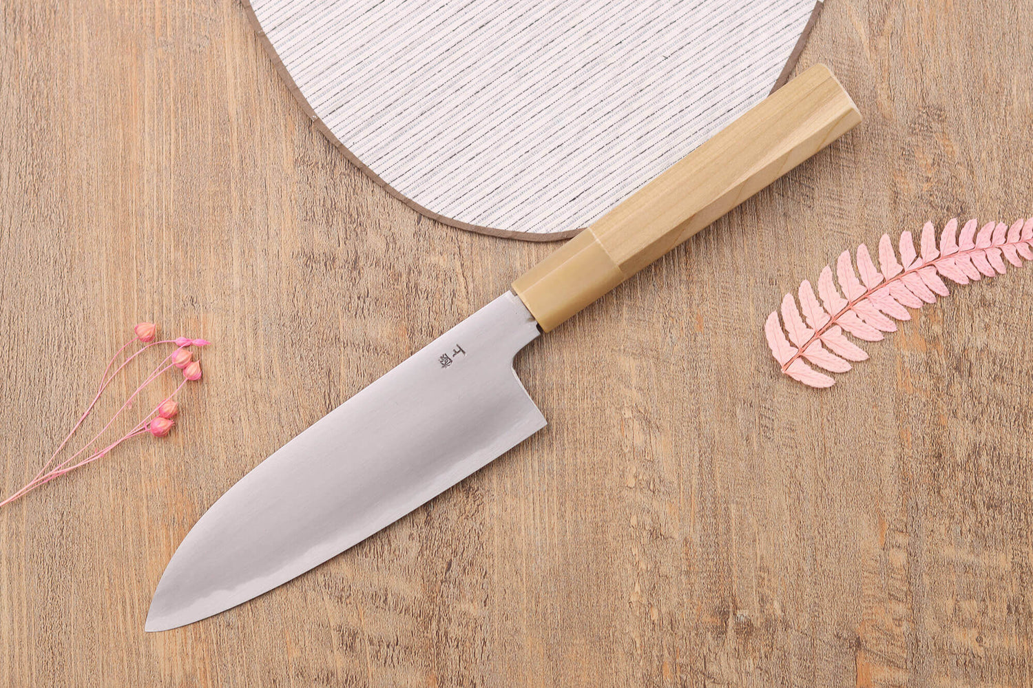 Couteau santoku japonais artisanal Kasahara Shigehiro forgé par Yoshikazu Ikeda 16,5cm
