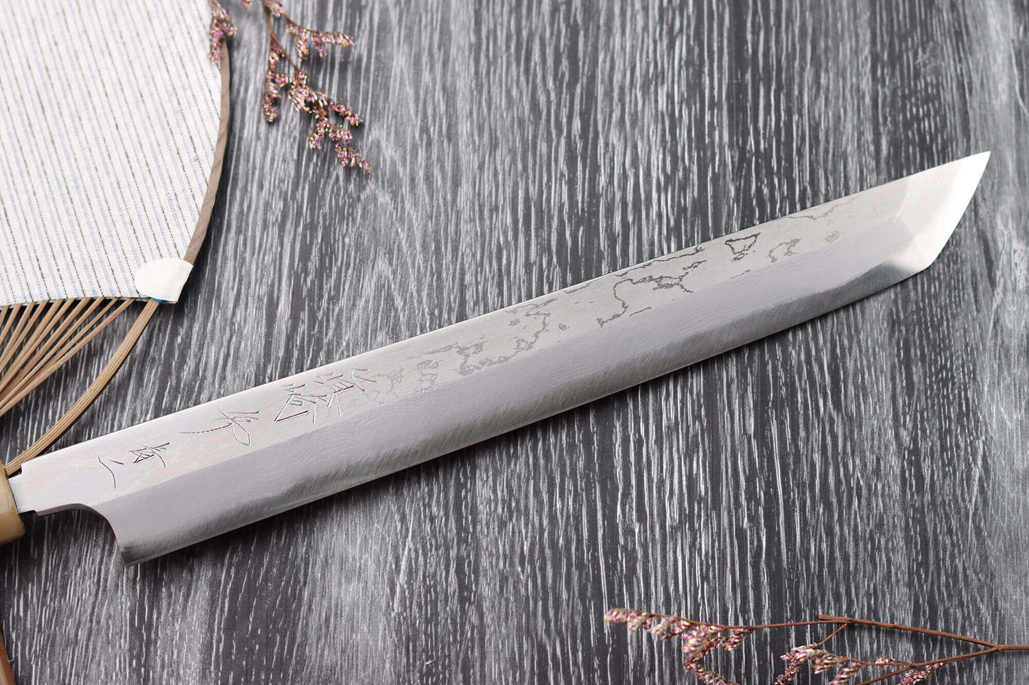 Couteau sakimaru takohiki japonais artisanal Naoki Mazaki Damascus biseauté 27cm corne claire