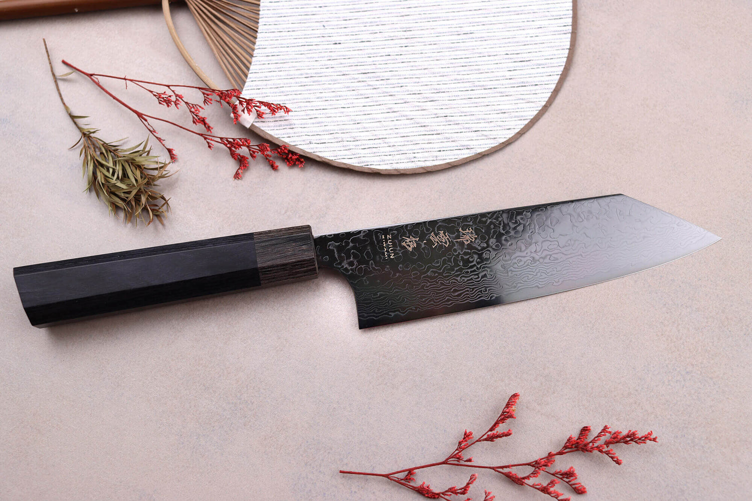 Couteau santoku kiritsuke japonais Kanetsugu Zuiun Kiwami revêtement DLC 18cm