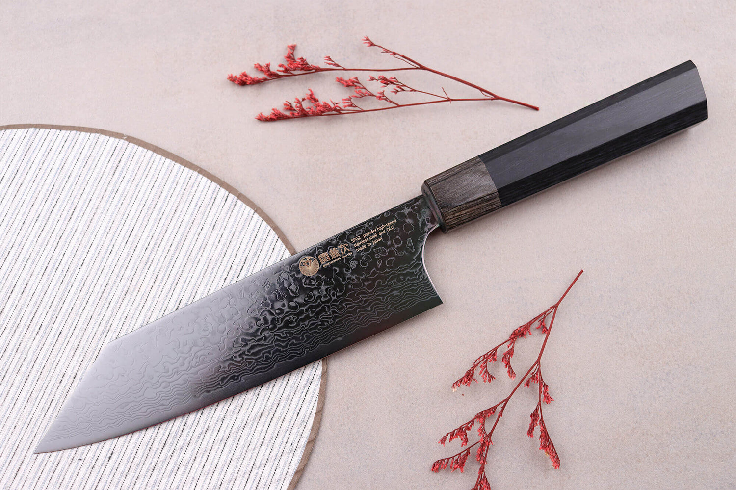 Couteau santoku kiritsuke japonais Kanetsugu Zuiun Kiwami revêtement DLC 18cm