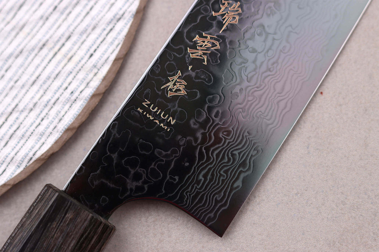 Couteau santoku kiritsuke japonais Kanetsugu Zuiun Kiwami revêtement DLC 18cm