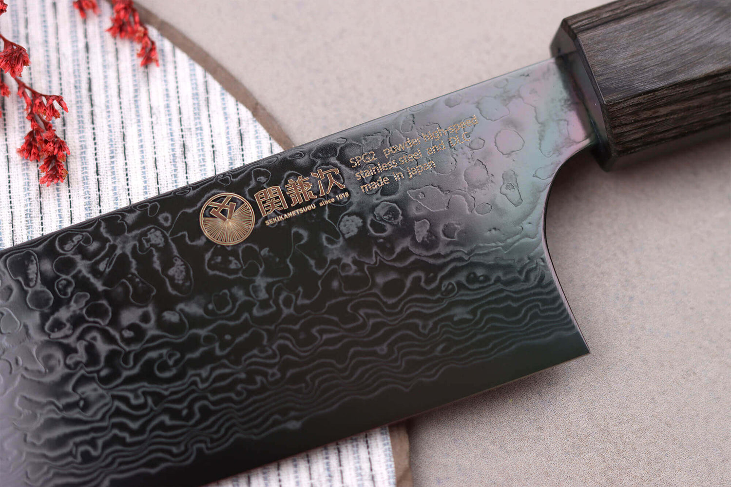 Couteau santoku kiritsuke japonais Kanetsugu Zuiun Kiwami revêtement DLC 18cm