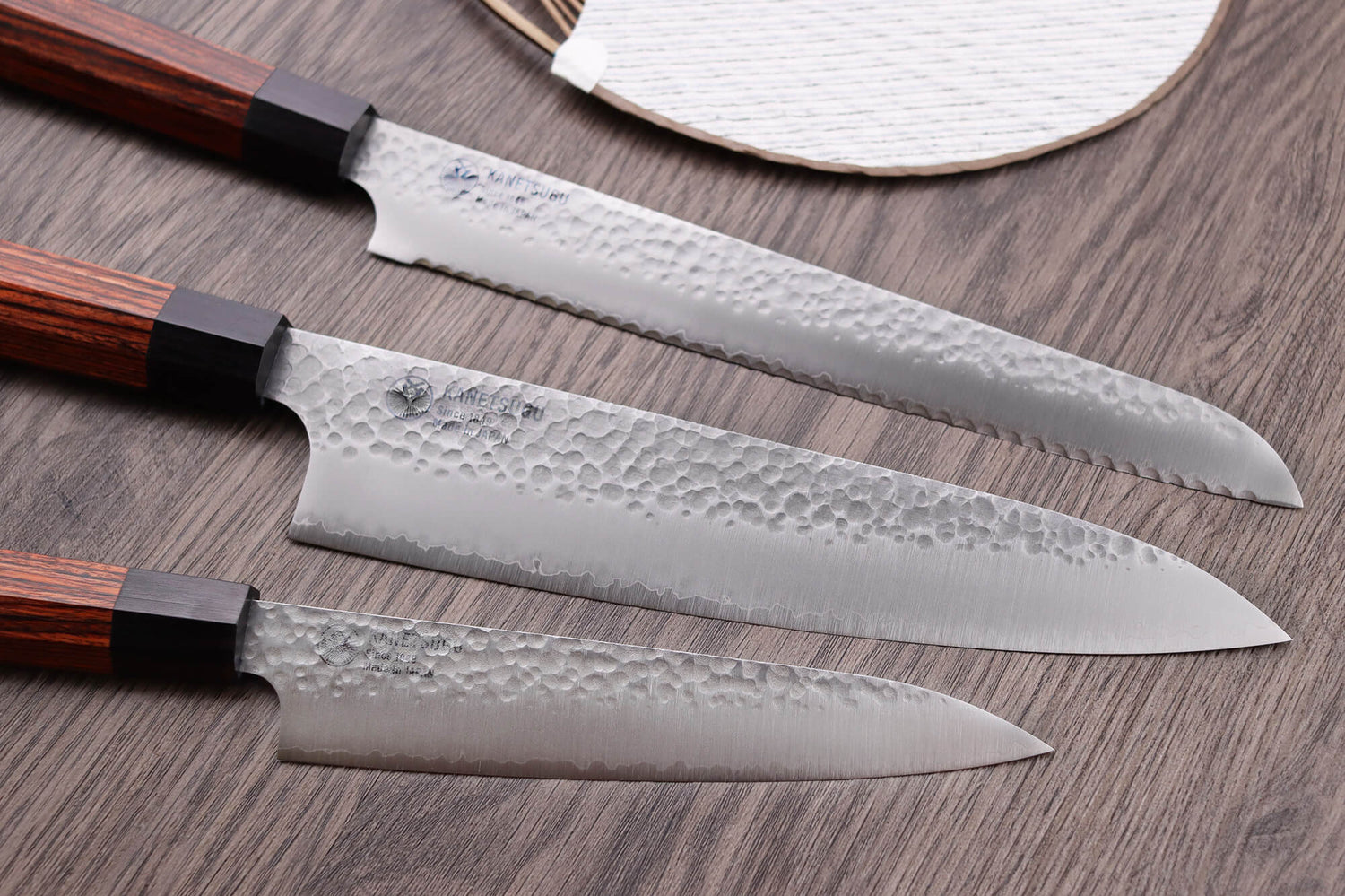 Coffret de 3 couteaux japonais Kanetsugu Heptagon Uto universel, chef et pain