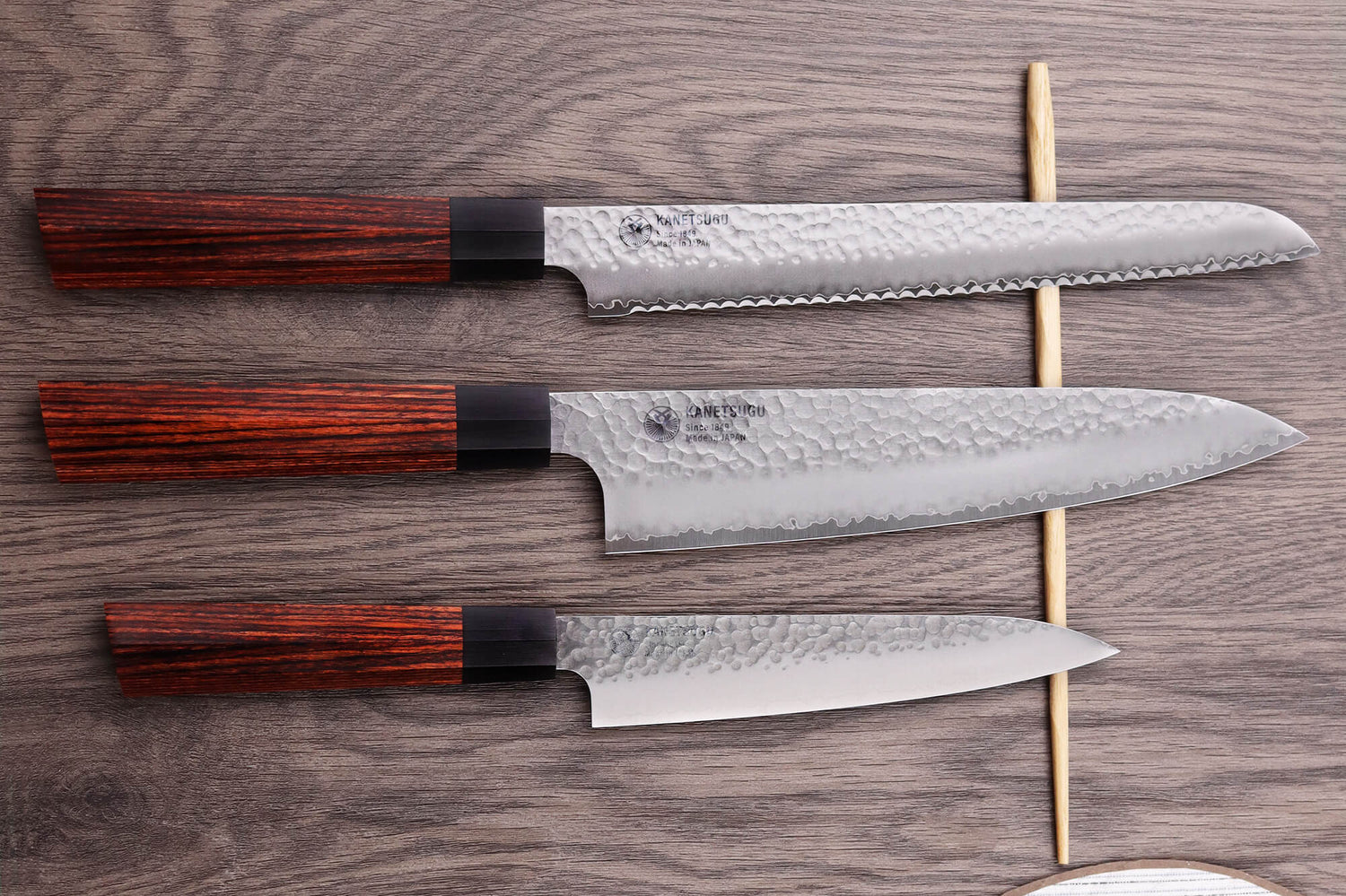 Coffret de 3 couteaux japonais Kanetsugu Heptagon Uto universel, chef et pain